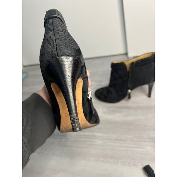 Authentic coach size 6.5 black heeled ankle bootie with silver accent buckle - Picture 8 of 10